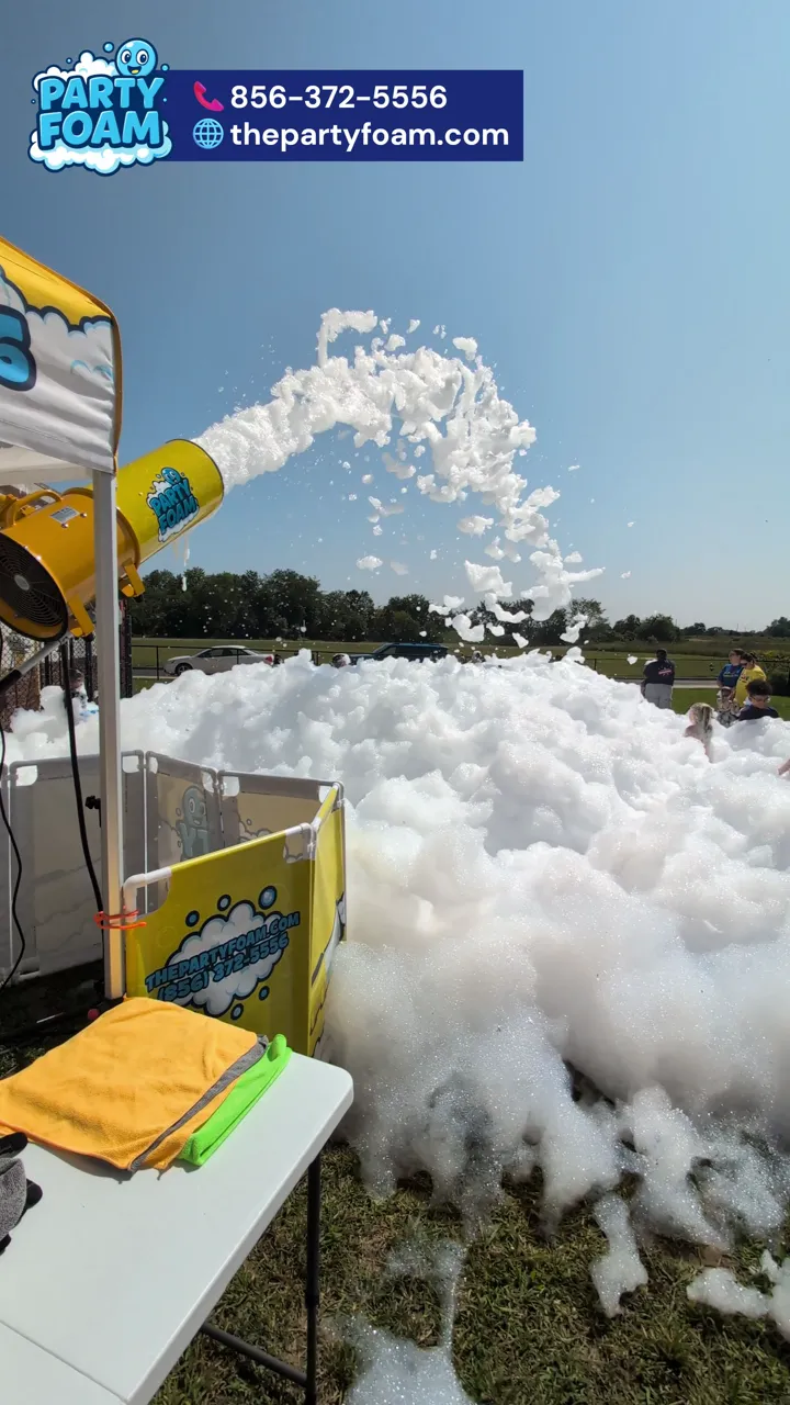 Party Foam cannon party in action